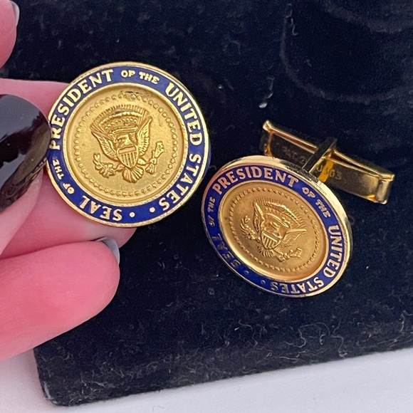 Vintage GERLAD R FORD Presidential Seal Gold Tone Made in USA Men's Cuff Links